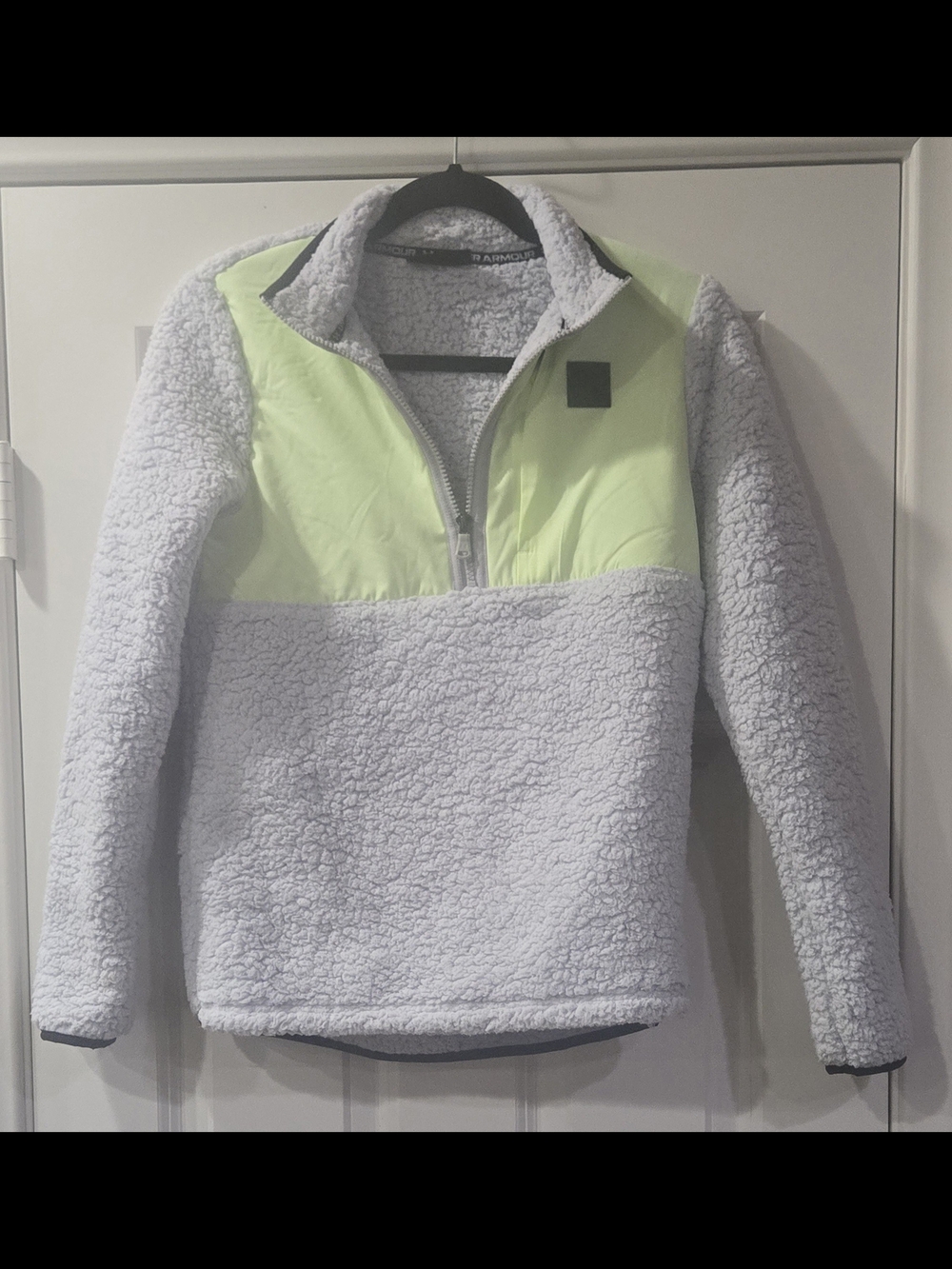 Under Armour Youth Lrg Gray Sherpa Fleece Pullover with Neon Yellow Chest Panel